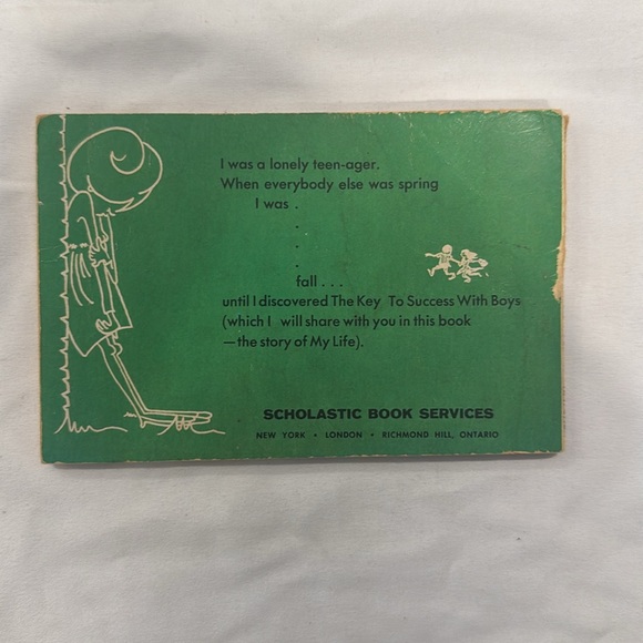 Cute Vintage ‘Teenager’ Mini Book from the 1960s - Picture 2 of 5